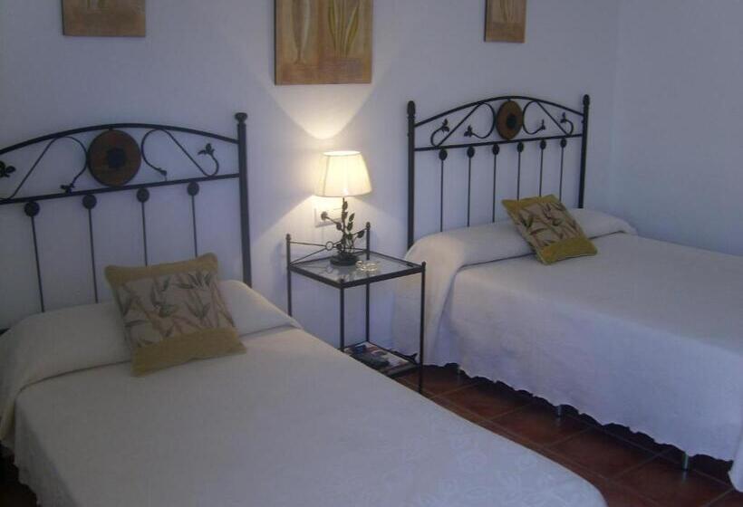 חדר סטנדרט לשלושה, Hostal El Canario