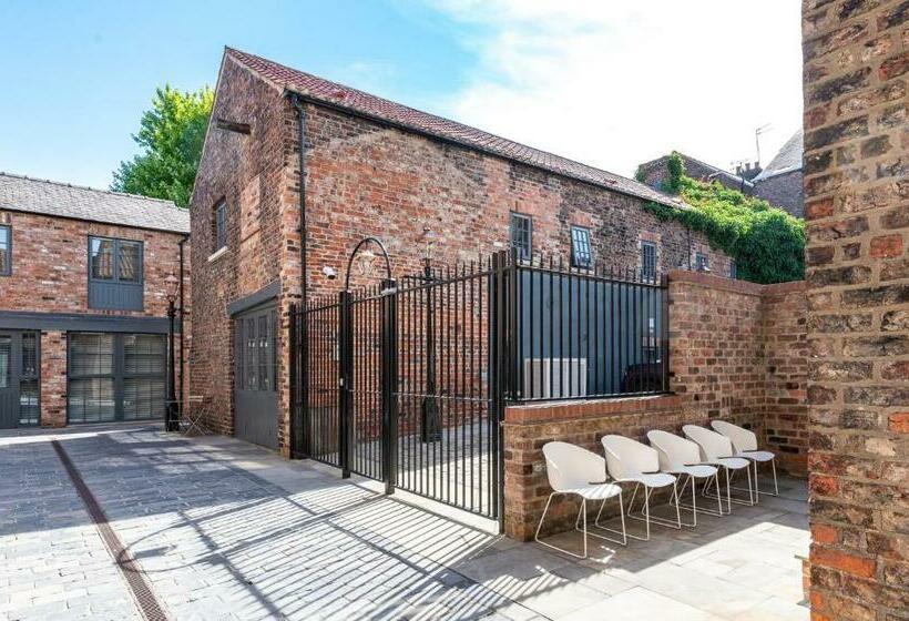 Студия Стандарт, The Lawrance Luxury Aparthotel   York