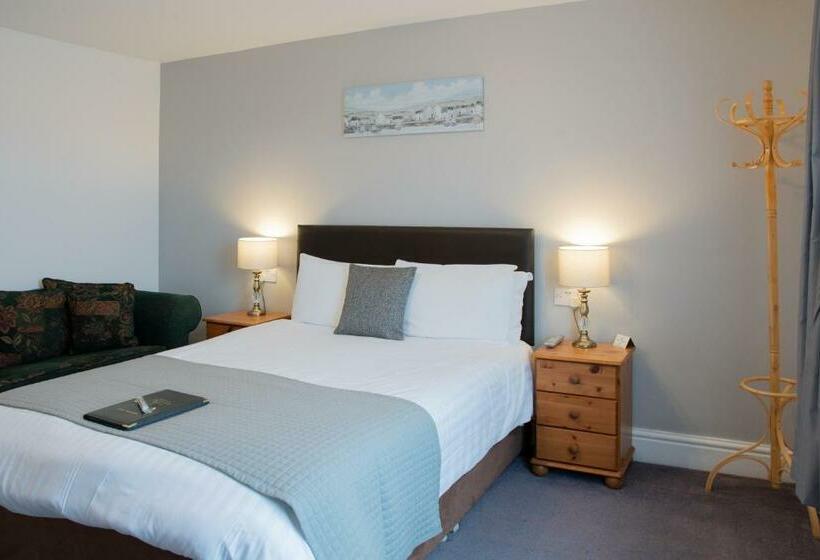 Quarto Estandar Cama King, Q Accommodation