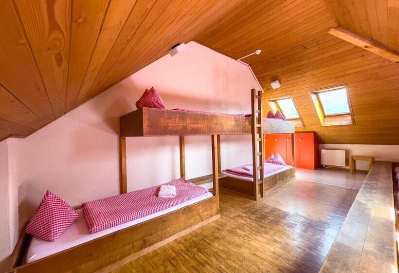 共用房间的床, Berggasthaus Tannalp