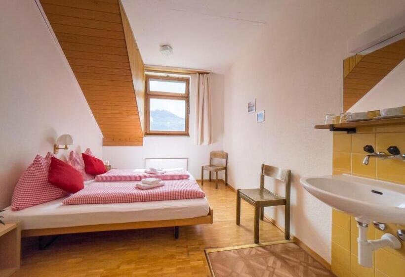 带共用浴室的标准房间, Berggasthaus Tannalp
