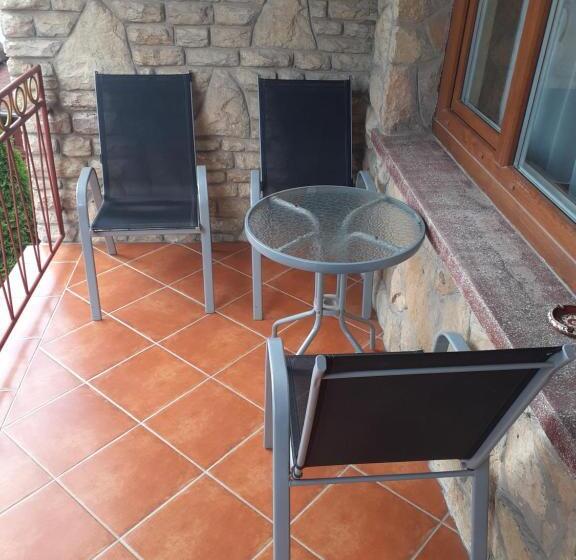 Perhehuone, Kurca Parti Vendégház