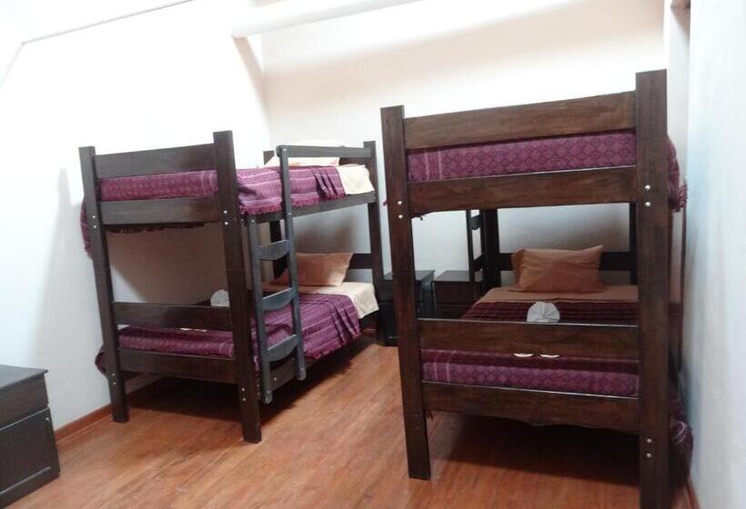سرير فى غرفة مشتركه, Okidoki Cusco Hostal