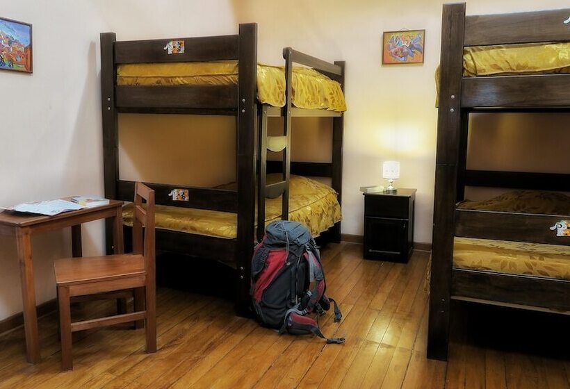 سرير فى غرفة مشتركه, Okidoki Cusco Hostal