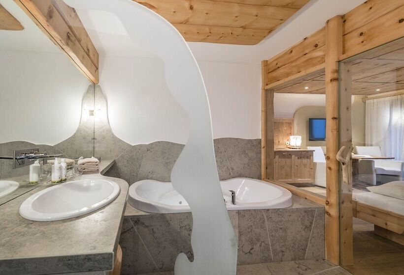 Номер Deluxe с Гидромассажем, Naturhotel Lüsnerhof
