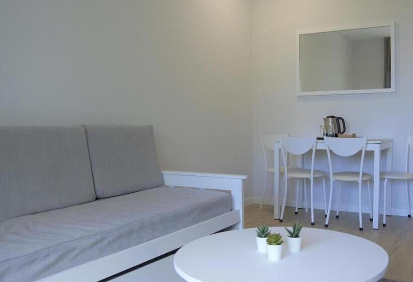 Студио Стандарт с Балконом, Apartamentos Turísticos Vitoria By Petit Hotels