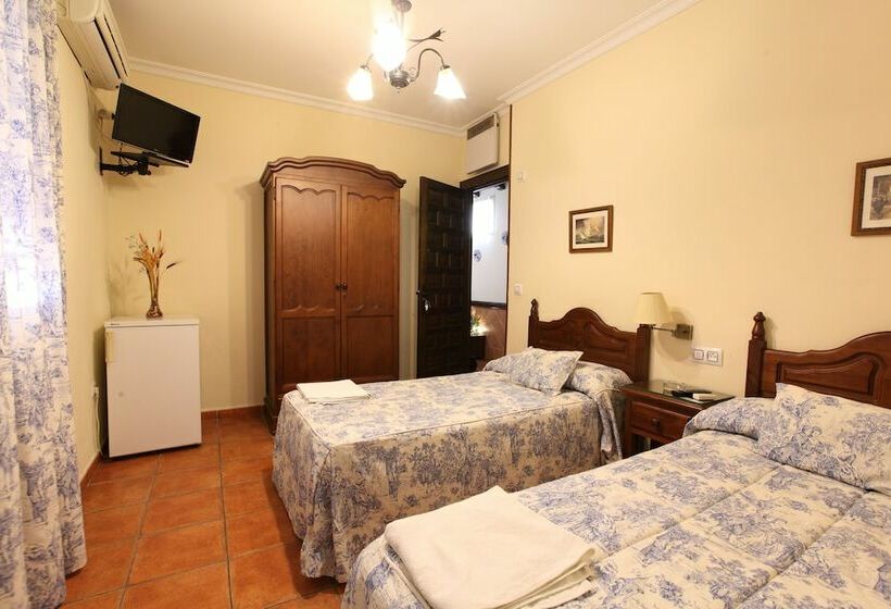 Номер Стандарт Трехместный, Hostal Rocio
