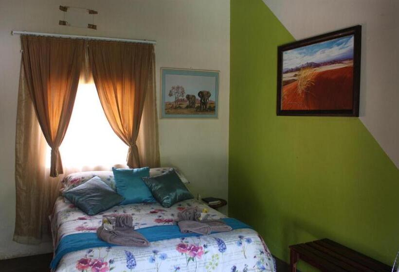 اتاق استاندارد, Kai Oms Backpackers Lodge