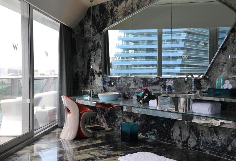 Suite with lake view, W Xian