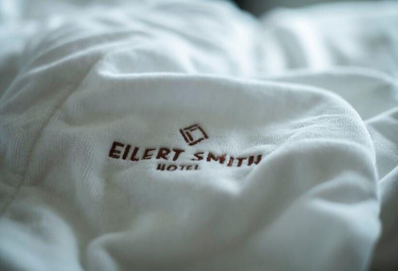 高级单人间, Eilert Smith