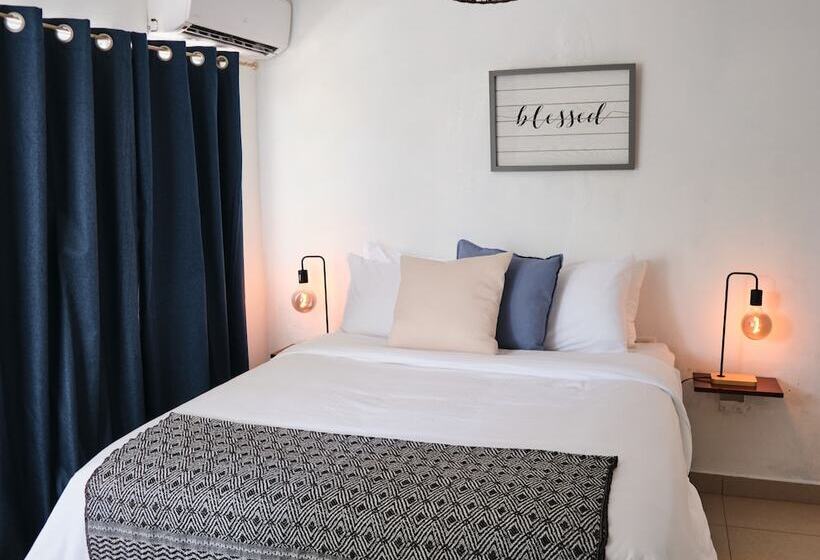 اتاق استاندارد, The Pelican Poshtel