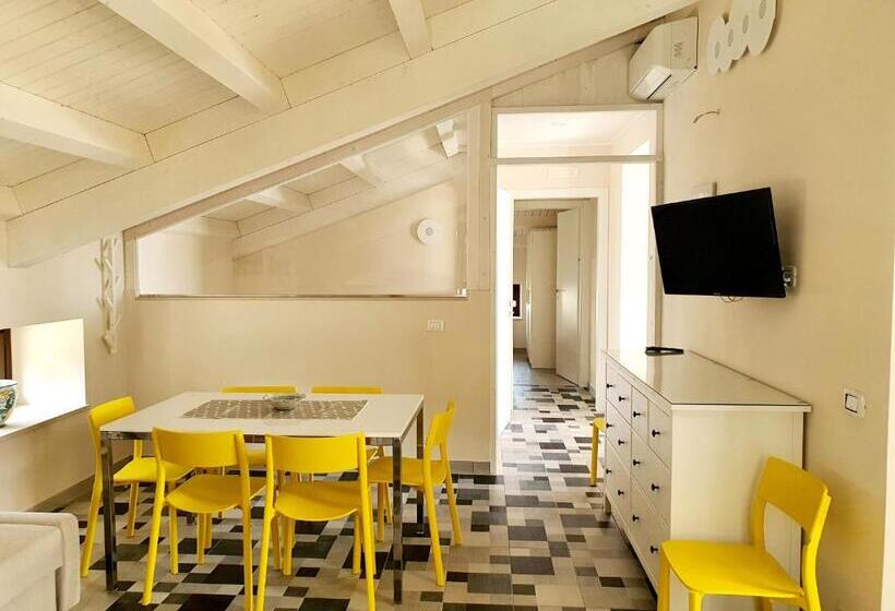 آپارتمان 1 خوابه با تراس, Boutique House Anna Franzò
