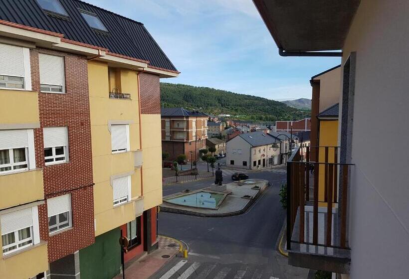 Номер Стандарт Индивидуальный с Балконом, Hostal Camelot
