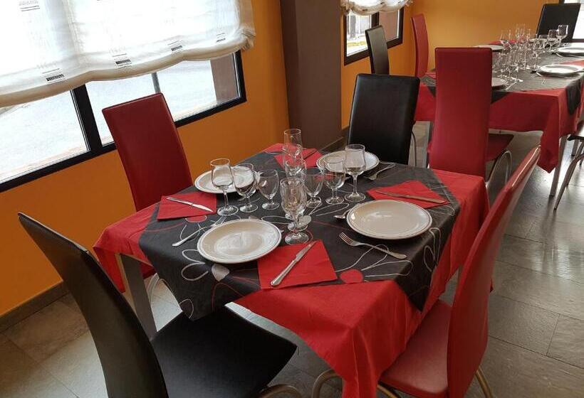 Номер Стандарт с Балконом, Hostal Camelot
