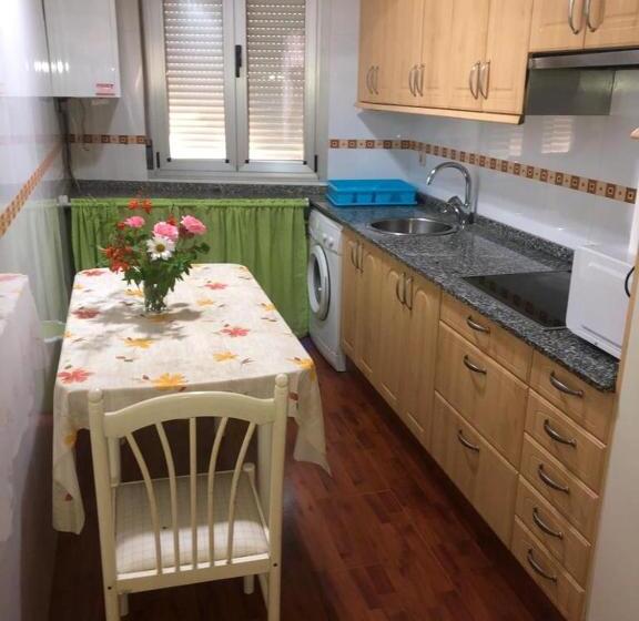 Апартаменты 1 Спальня Нижний Этаж, Hostal Camelot
