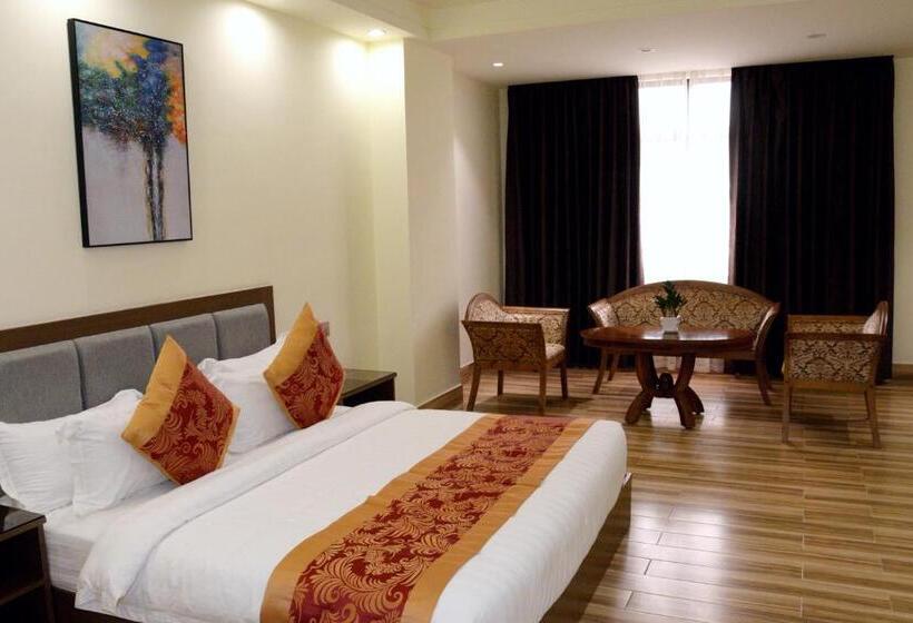 סוויטת ג'וניור, Tugos