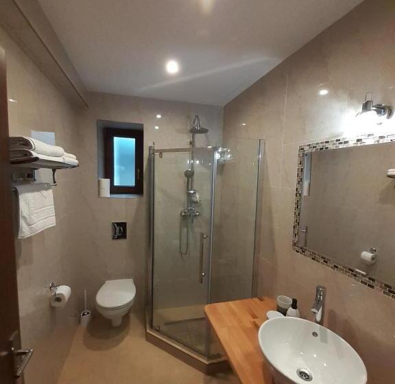 Quarto Estandar com Sacada, Lanobila