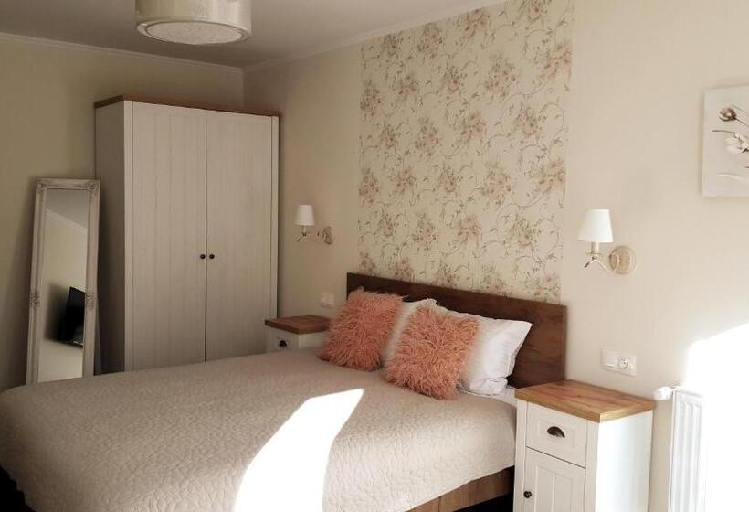 Quarto Estandar Cama King, Lanobila