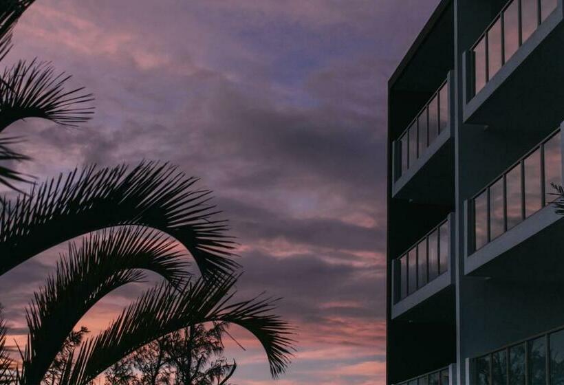 Люкс, Hideout Okinawa Uruma