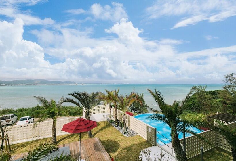 Люкс с Террасой, Hideout Okinawa Uruma