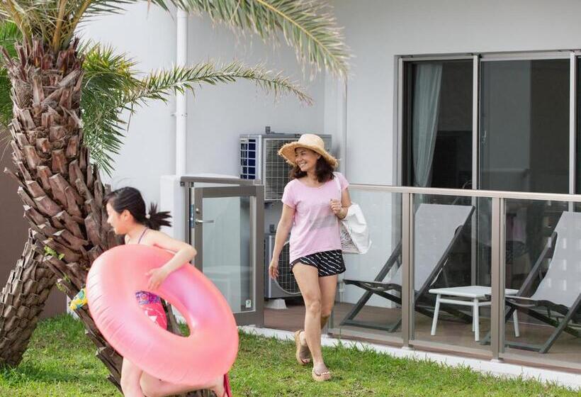Люкс с Террасой, Hideout Okinawa Uruma