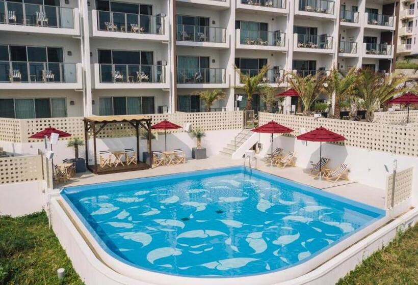 Люкс Повышенной Комфортности, Hideout Okinawa Uruma