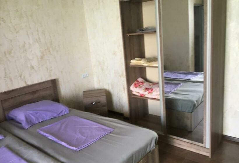 اتاق لوکس با چشم‌انداز دریا, Inn David
