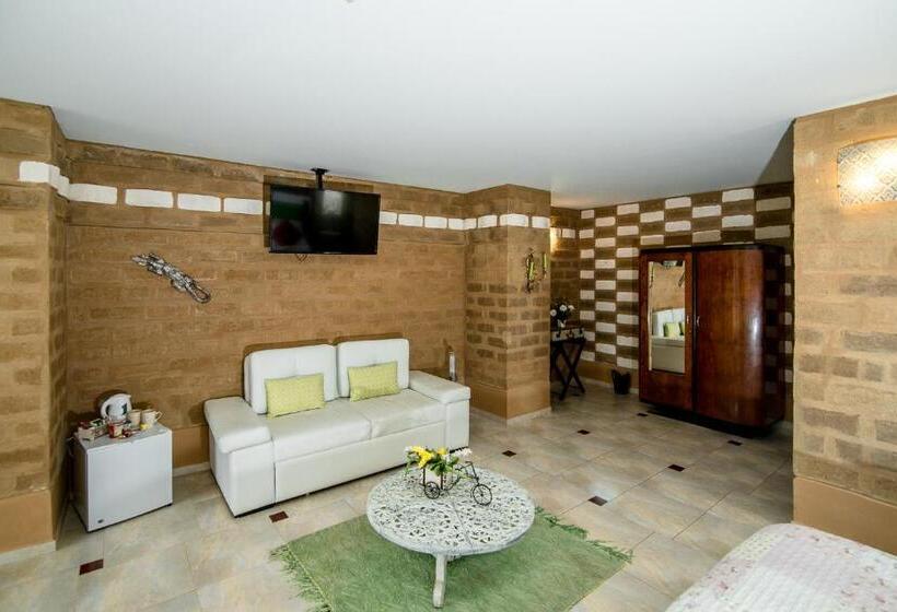 Полулюкс с Балконом, Bella Tierra Hotel Boutique