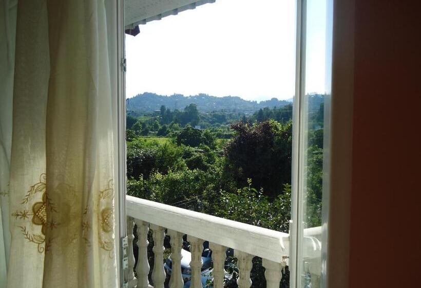 اتاق کلاسیک چهارنفره, Gios Guest House