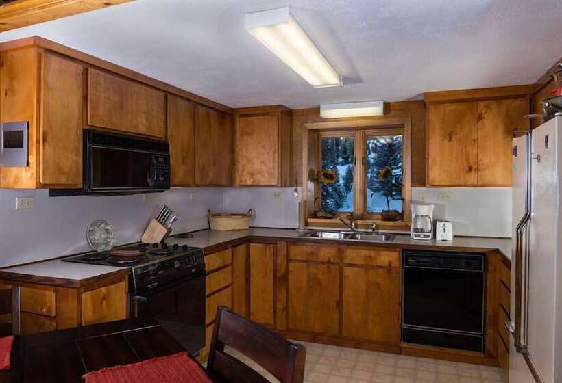Дом 1 Спальня, Silver Gate Lodging