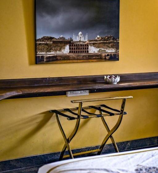 Superior Room King Size Bed, Ekaa Villa Near Taj Mahal