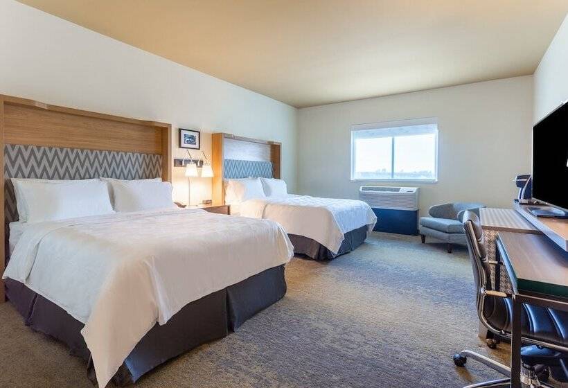 Люкс, Holiday Inn & Suites Cedar Falls Waterloo Event Ctr, An Ihg