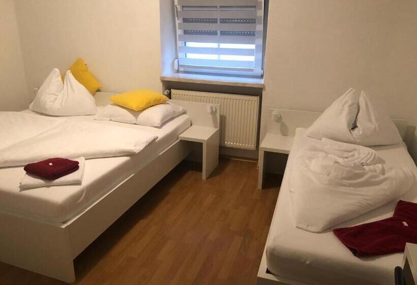 Номер Стандарт Трехместный, Center Rooms Villach