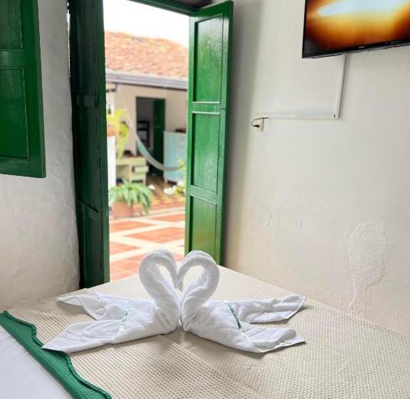 이코노미 룸, Green Door San Gil