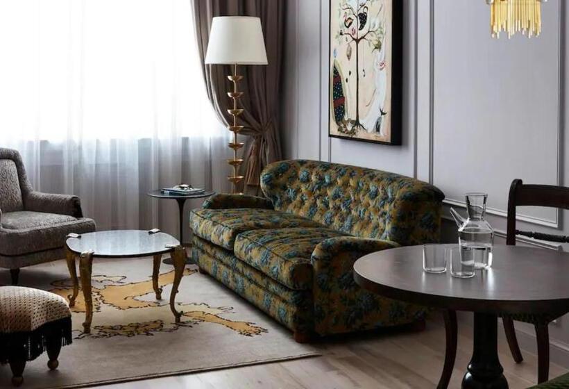 Люкс Кровать Кинг, Maison Metier, In The Unbound Collection By Hyatt
