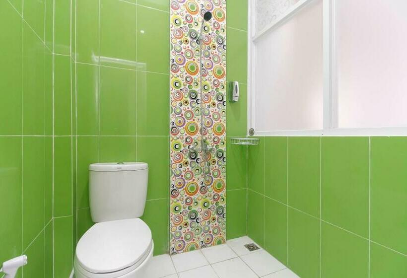 Номер Стандарт, Reddoorz Plus Near Stasiun Bekasi