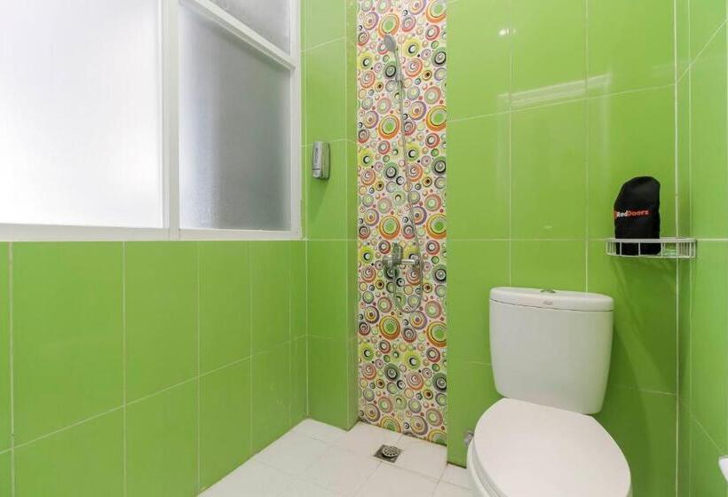 Номер Deluxe, Reddoorz Plus Near Stasiun Bekasi