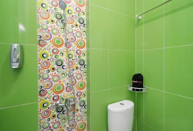 חדר משפחתי, Reddoorz Plus Near Stasiun Bekasi