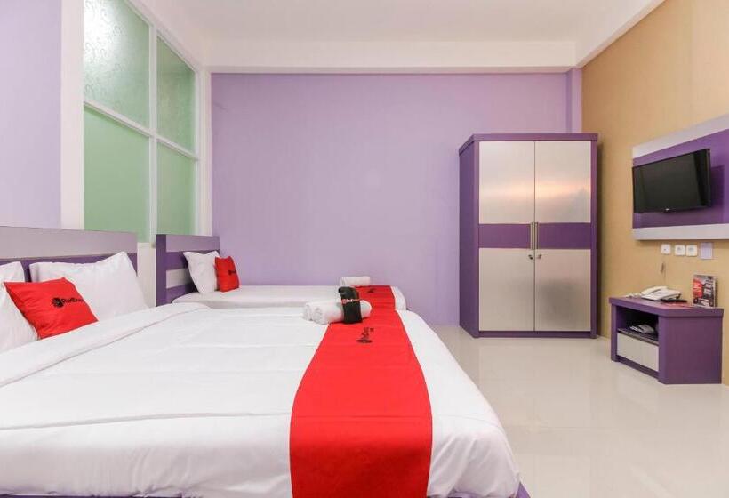 Семейный Номер, Reddoorz Plus Near Stasiun Bekasi