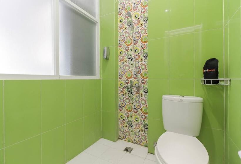 Номер Deluxe, Reddoorz Plus Near Stasiun Bekasi