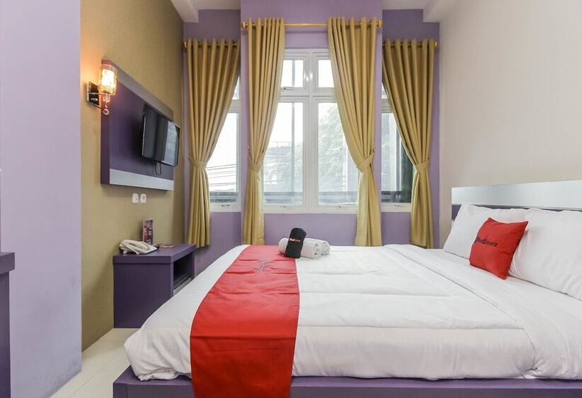 Семейный Номер, Reddoorz Plus Near Stasiun Bekasi