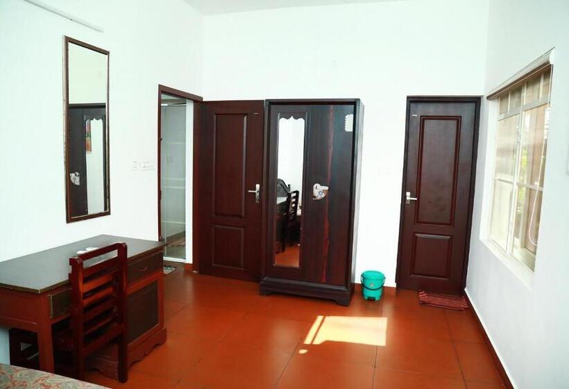 Номер Deluxe Вид на Сад, Back Packers Cochin Villa