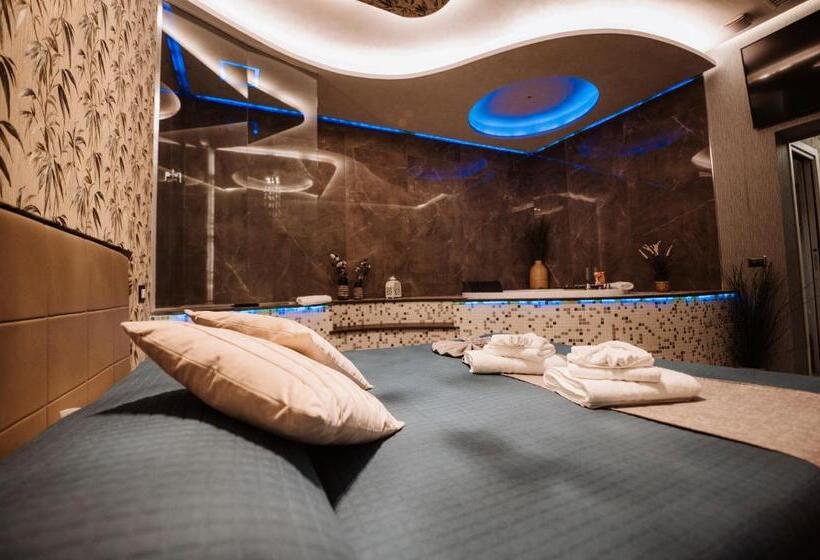 Люкс с гидромассажем, Th Luxury Suite