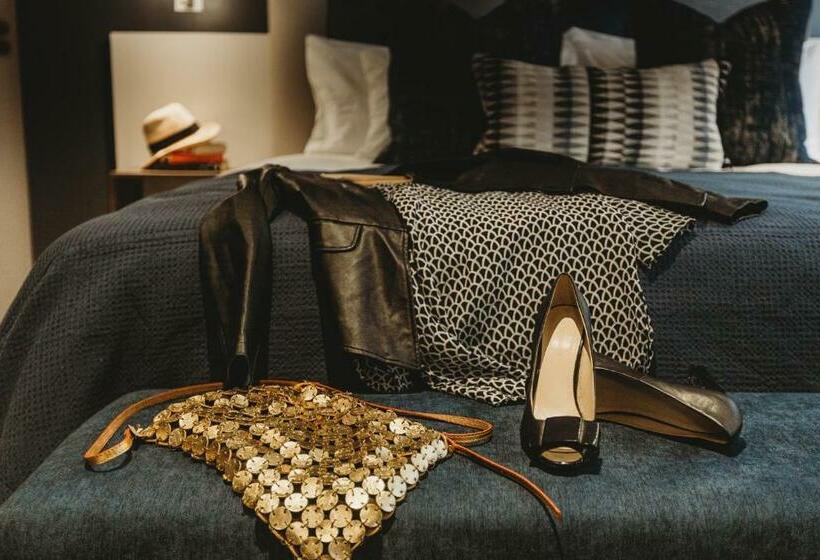 Люкс Deluxe Кровать Кинг, The Junction Boutique