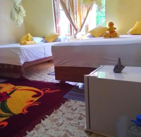 Номер Стандарт Трехместный, Flower Inn