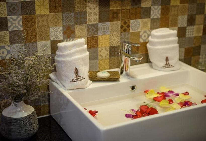 Трехместный Президентский, Phnom Penh 51 Hotel & Residences