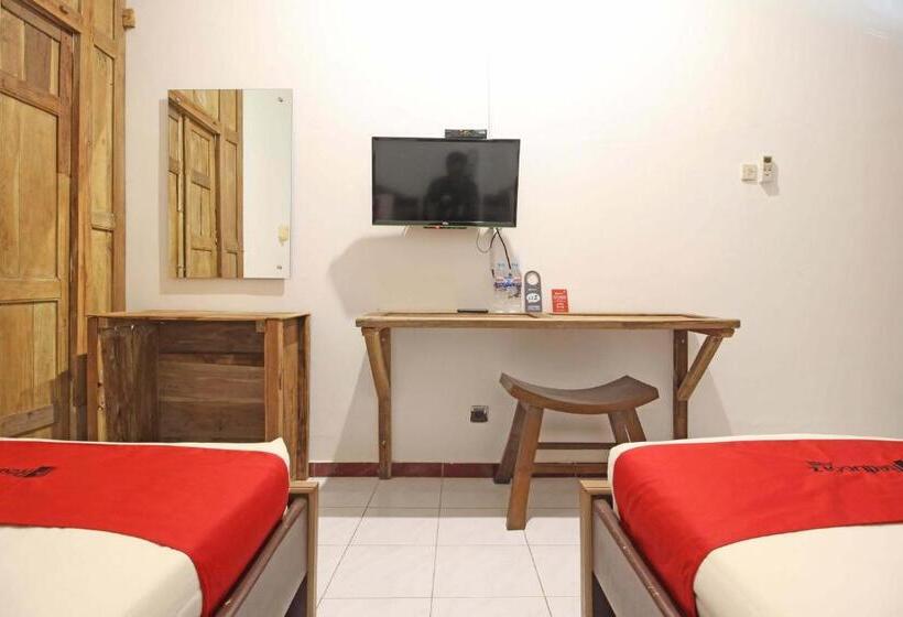 Номер Deluxe, Reddoorz Near Pojok Beteng Prawirotaman