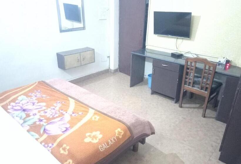 اتاق لوکس, Yash Guest House 01 Minute Walk In Nizamuddin Railway Station