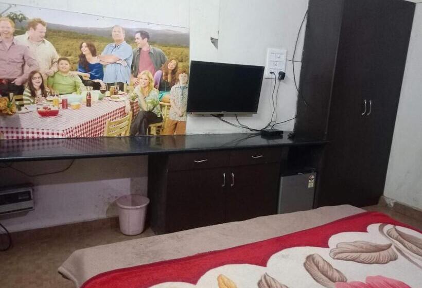 اتاق لوکس, Yash Guest House 01 Minute Walk In Nizamuddin Railway Station