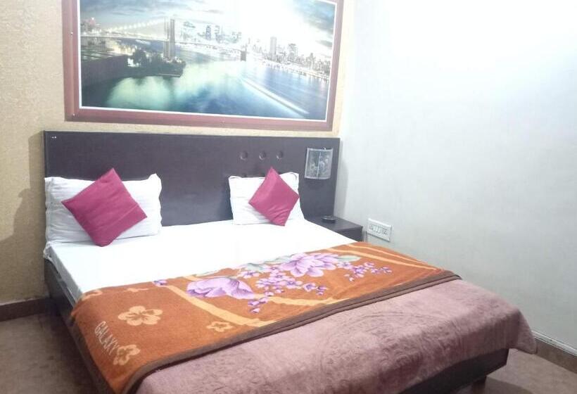 اتاق لوکس, Yash Guest House 01 Minute Walk In Nizamuddin Railway Station